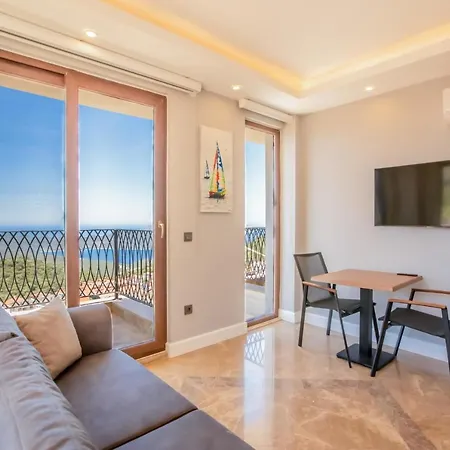 Luxury Flat With Jacuzzi And Amazing Sea View In